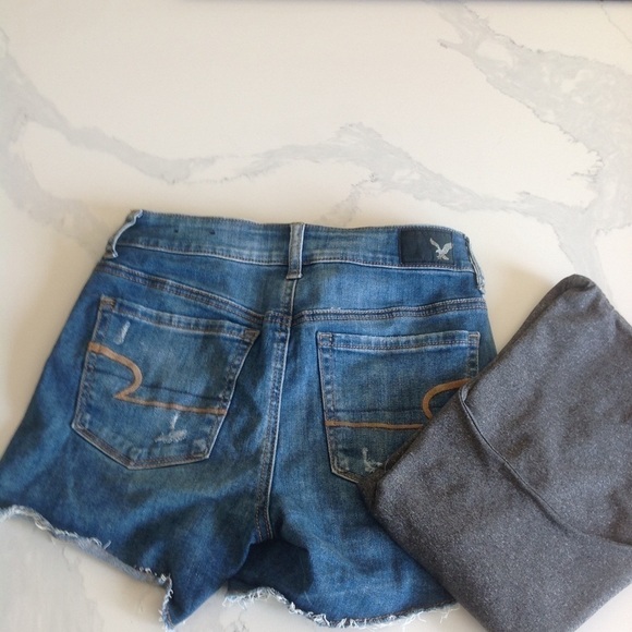 Distressed American Eagle jeans shorts size 2 - Picture 3 of 7
